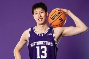 这身球衣顺眼吗?郇斯楠晒西北大学造访定妆照