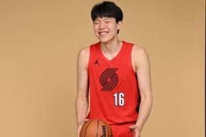 小杨要唱啥歌?媒体人:开拓者明天休息 周六打表演赛&新秀整蛊