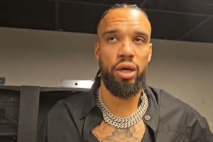 狄龙:持球压迫做得不错 训练中很多东西在比赛里得到了成功转化