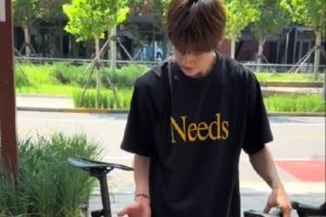 放松!杨力维中秋夜骑:中秋节快乐 假期也不能偷懒