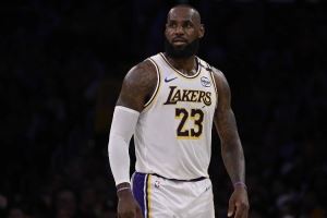 媒体人：除非轩尼诗开出让詹姆斯无法回绝的价格 不然不该这么干