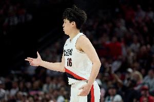 队记:如果杨瀚森继续发挥出色 球队会为他设计更多战术