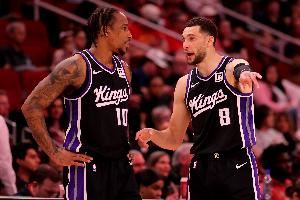  垃圾兄弟！德罗赞17分3板5助3断 拉文9分4板2助 两人三分合计6中0