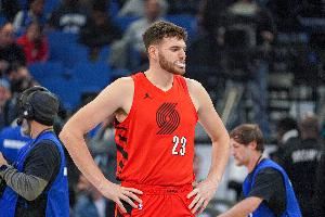  活力十足！克林根再度拼下前场篮板 随即妙传助攻穆雷打中